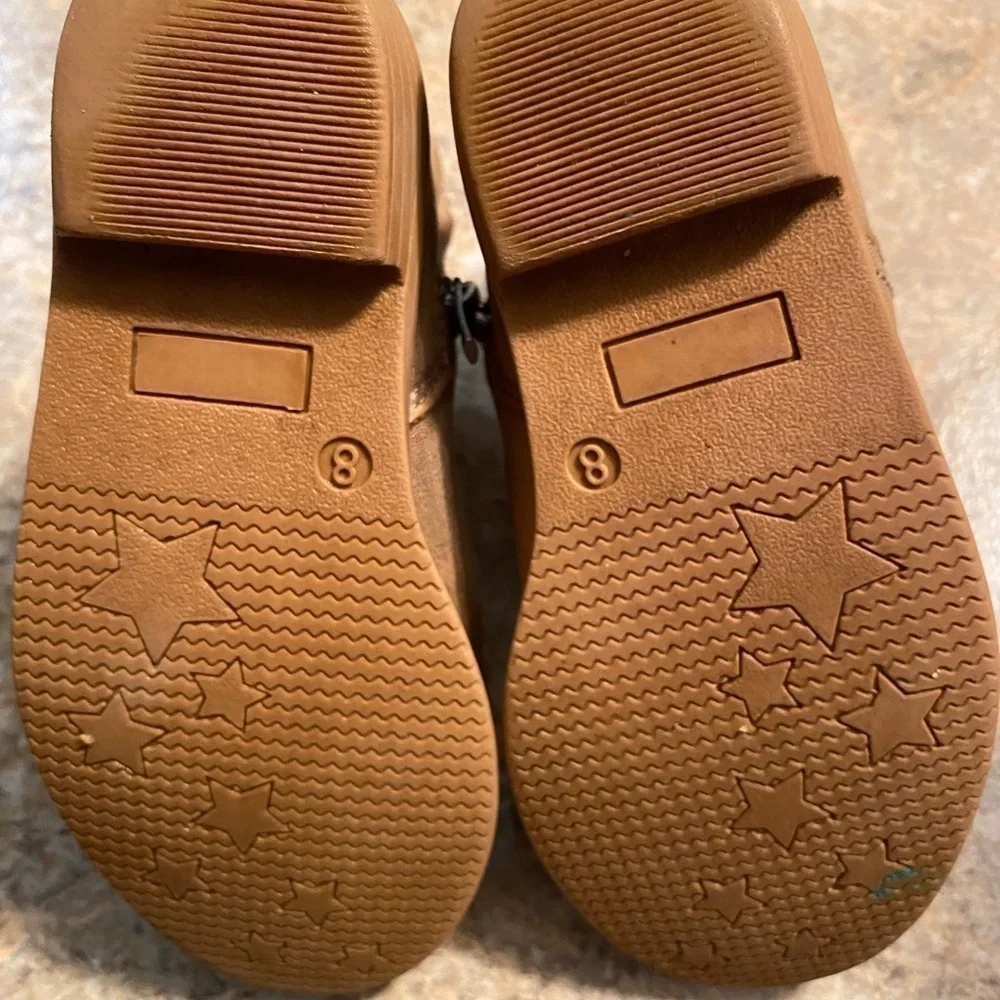 CARTERS SIZE 8 BROWN CHILDRENS BOOTS